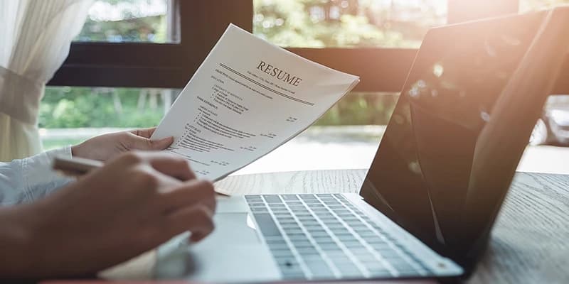 hlada-sa-asistentka-na-pomoc-majitelovi-spolocnosti-vyvijajucej-softver