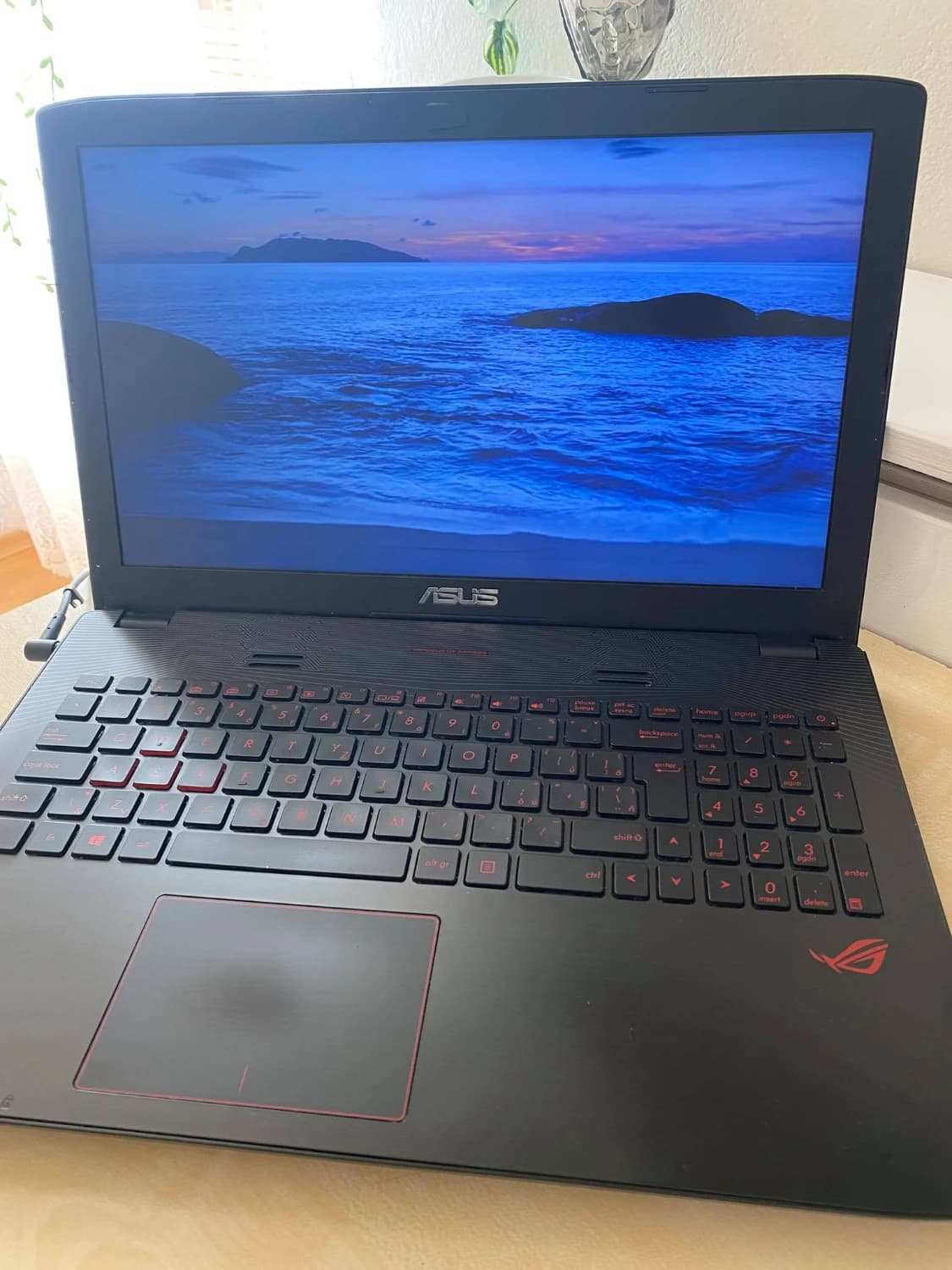 herny-notebook-asus-republic-of-gamers-8gb-ram-1tb-intel-core-i7