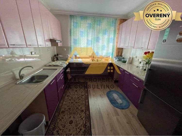 predam-5-izbovy-rodinny-dom-vo-dvoroch-nad-zitavou