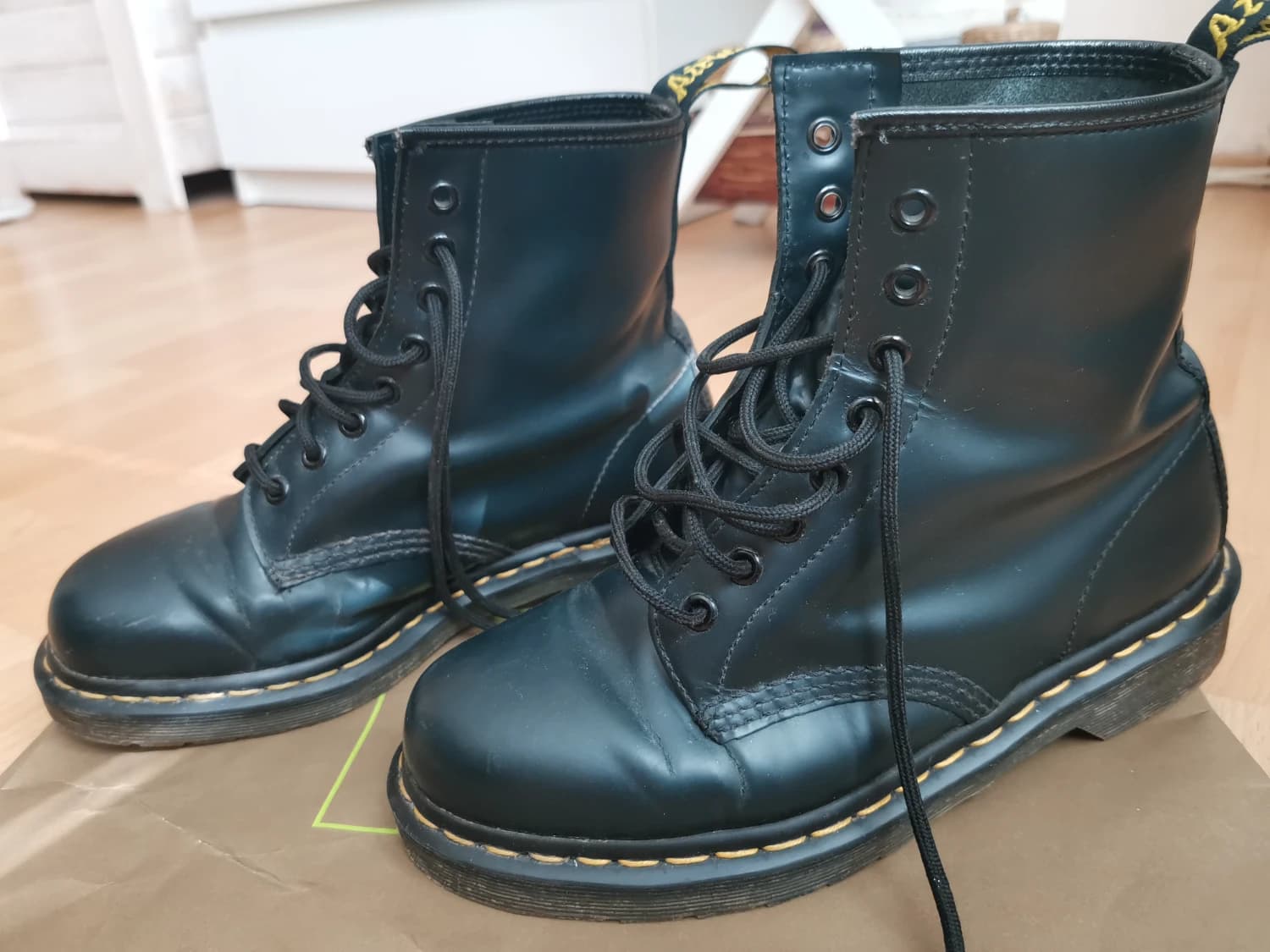 predam-dr-martens-martensy-39-velkost-min-nosene