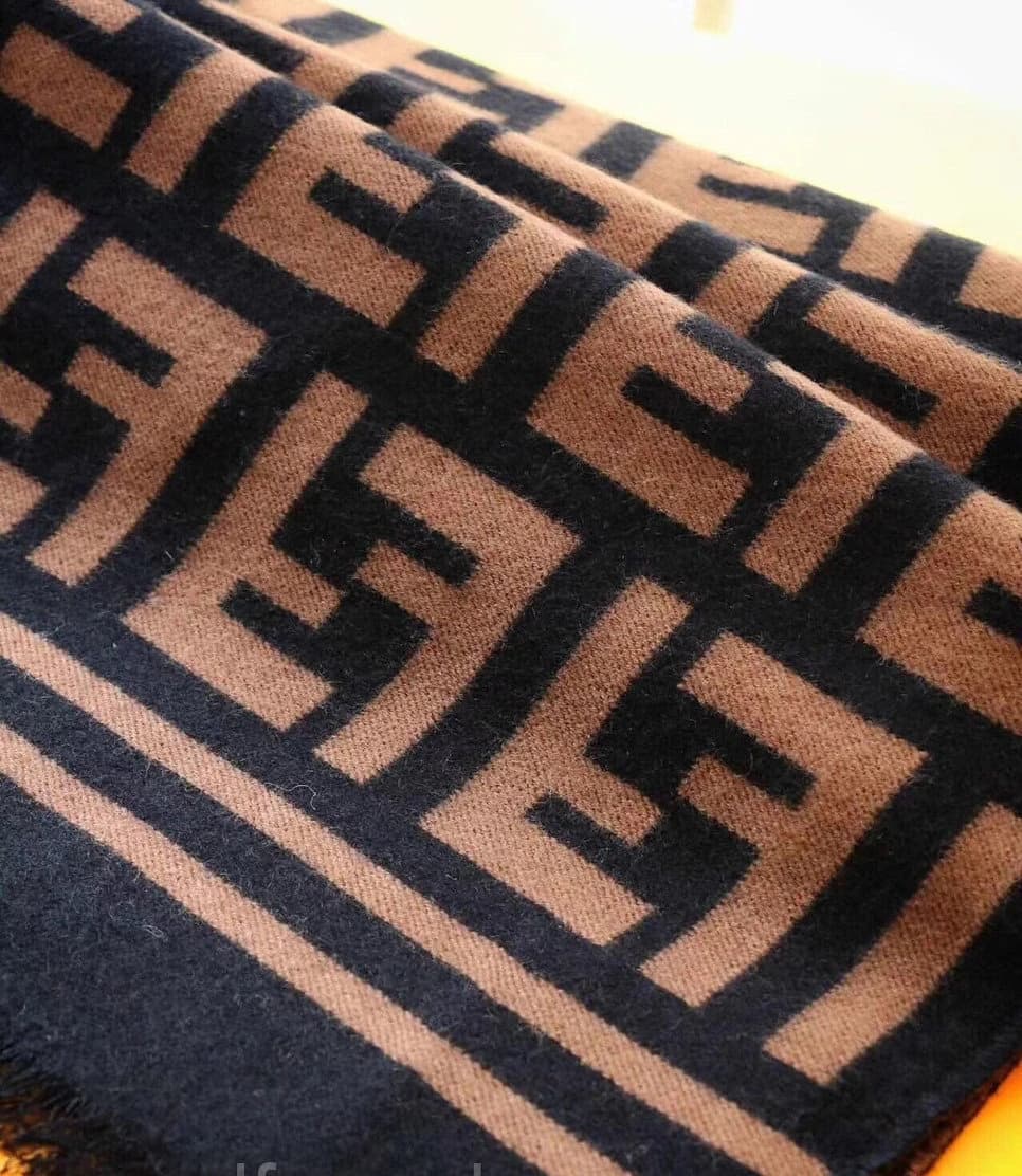 hnedy-teplucky-kasmirovy-sal-fendi-style