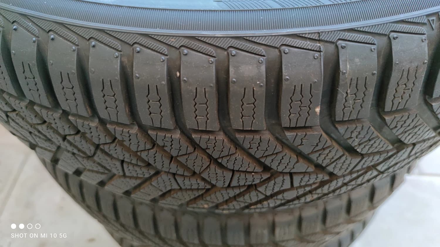 predam-nove-zimne-pneumatiky-yokohama-21555r17