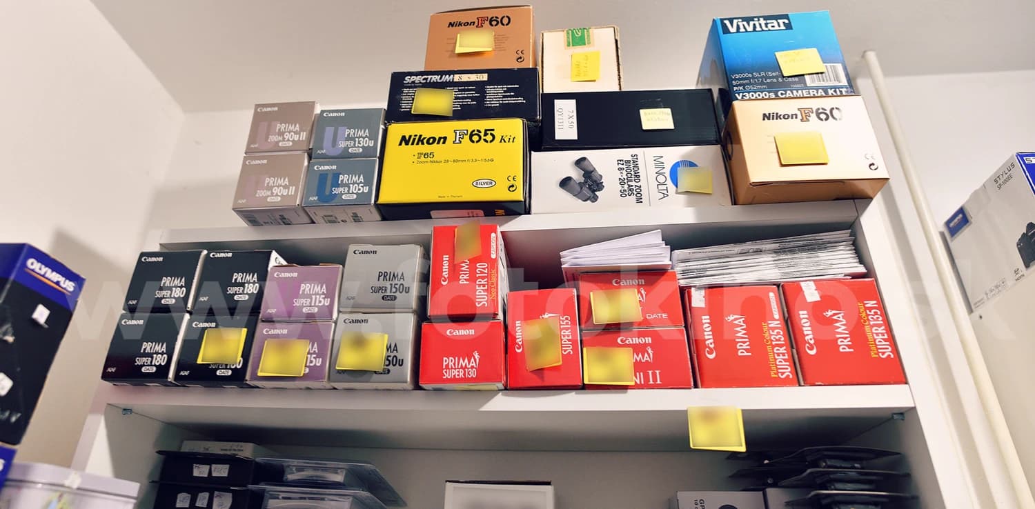 fotoaparaty-na-film-nove-so-zarukou