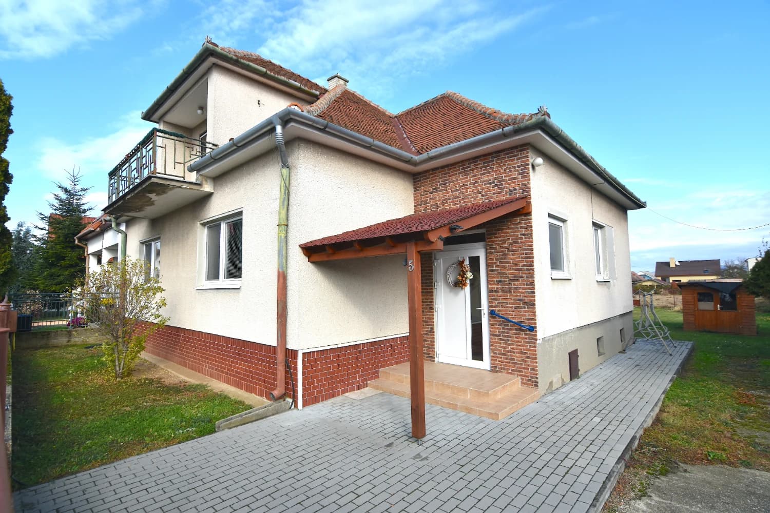 rodinny-dom-so-zahradou-a-pivnicou-luzianky-nitra
