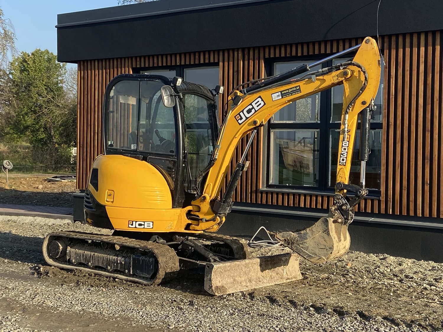 minibager-jcb-8030