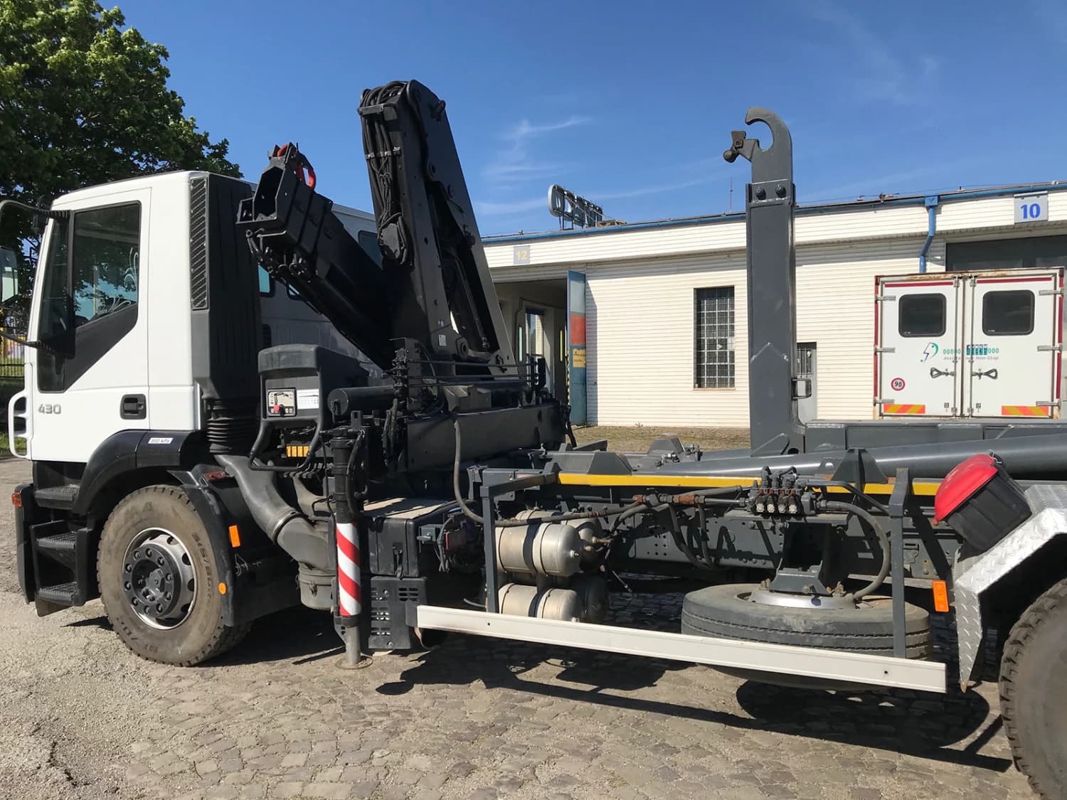 nakladac-kontajnerov-iveco-stralis-260s43ytn