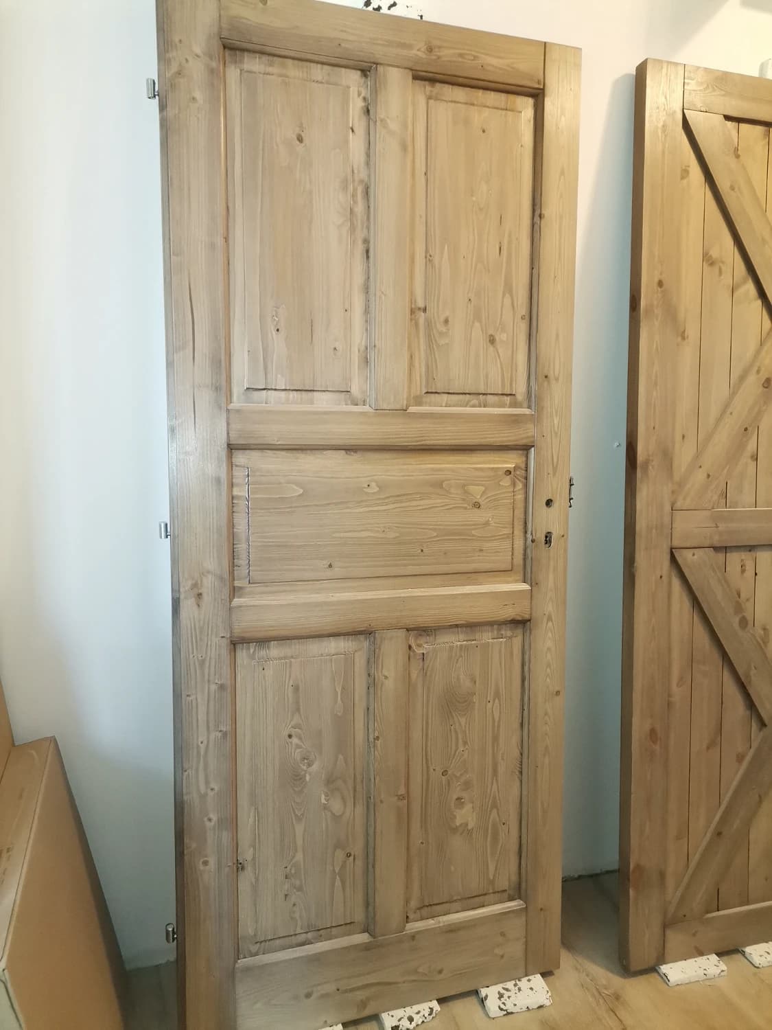 nove-masivne-smrekove-dvere-s-oblozkovou-zarubnou