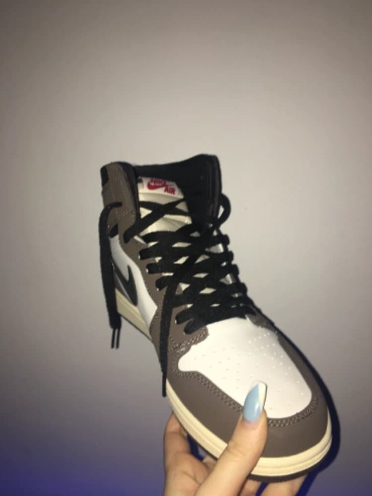 nike-air-jordan-1-retro-high-travis-scott