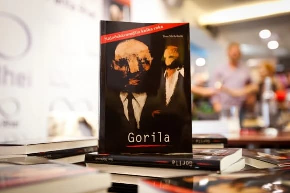 tom-nicholson-gorila