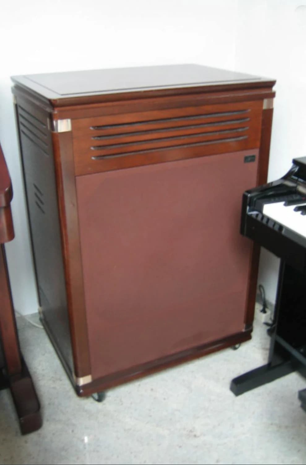 prodam-leslie-box-11-pin