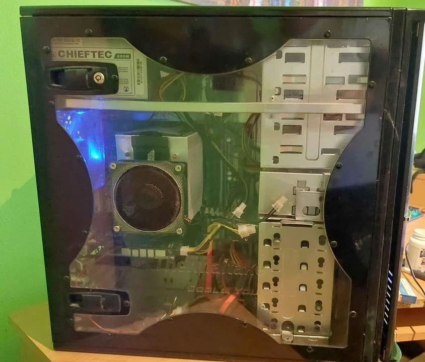 pocitac-12gb-ram-2gb-gpu-procesor-340-ghz