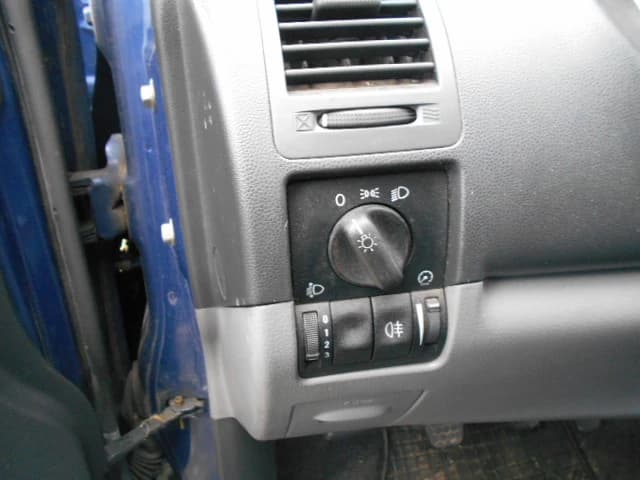suzuki-ignis-13i-benzin-2wd-69-kw-r-v-2004