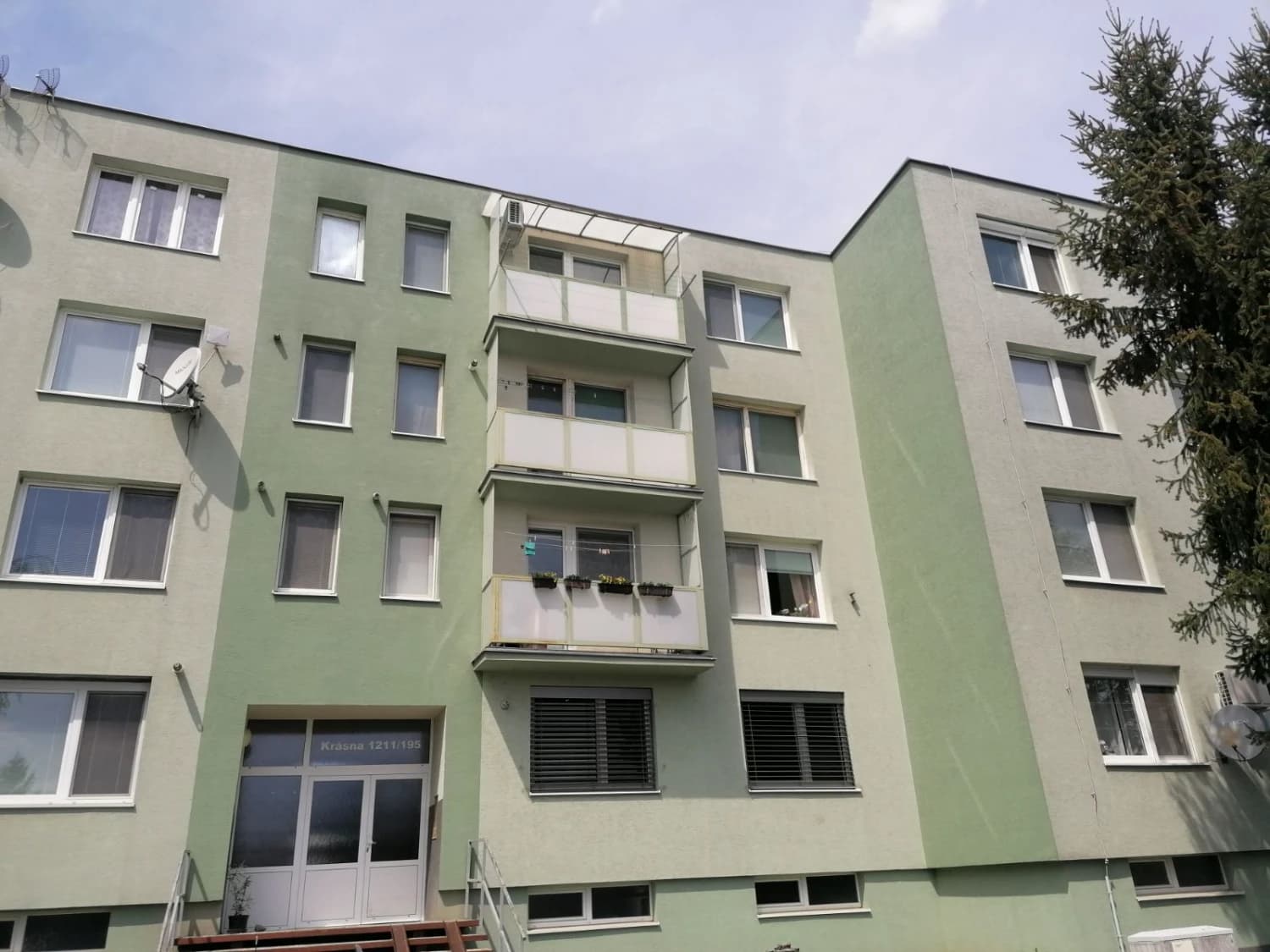 predavame-priestranny-3-izbovy-byt-s-vlastnym-kurenim