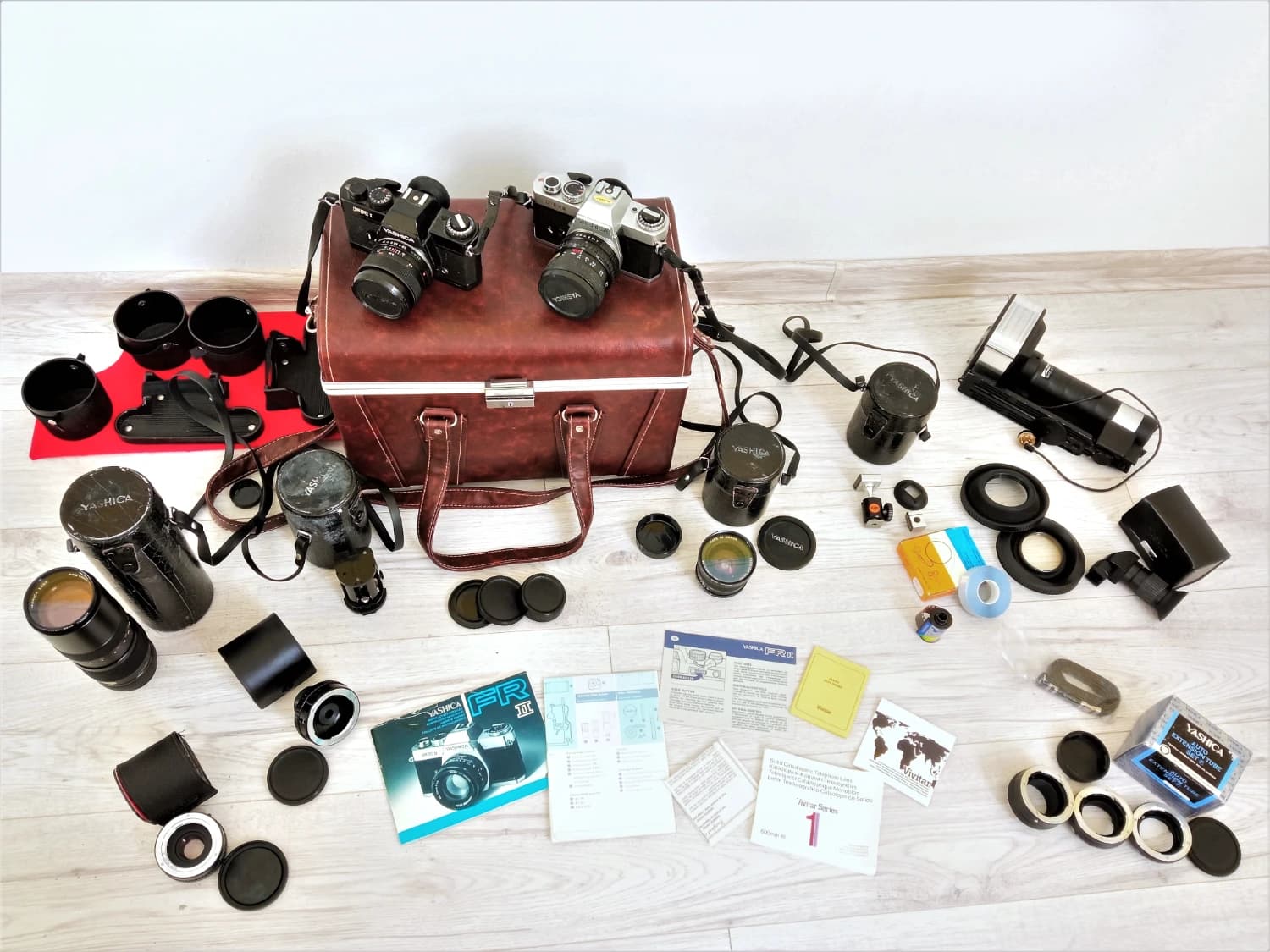 yashica-fr-i-a-fr-ii-s-prislusenstvom-v-brasni