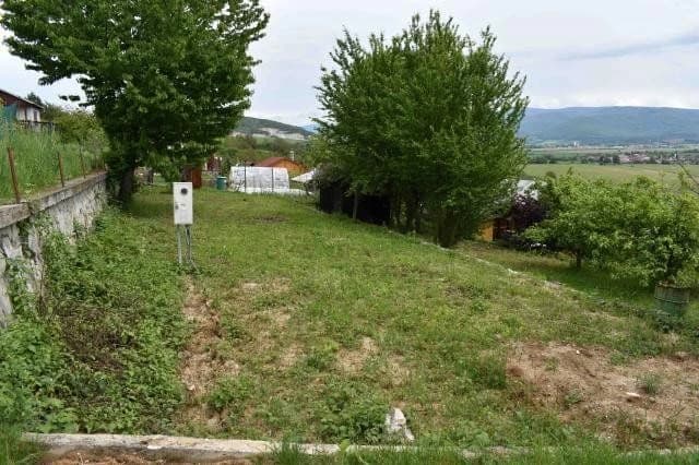 ponukame-na-predaj-pozemok-s-elektrikou-a-vodou-v-zahradkarskej-oblasti-male-krstenany