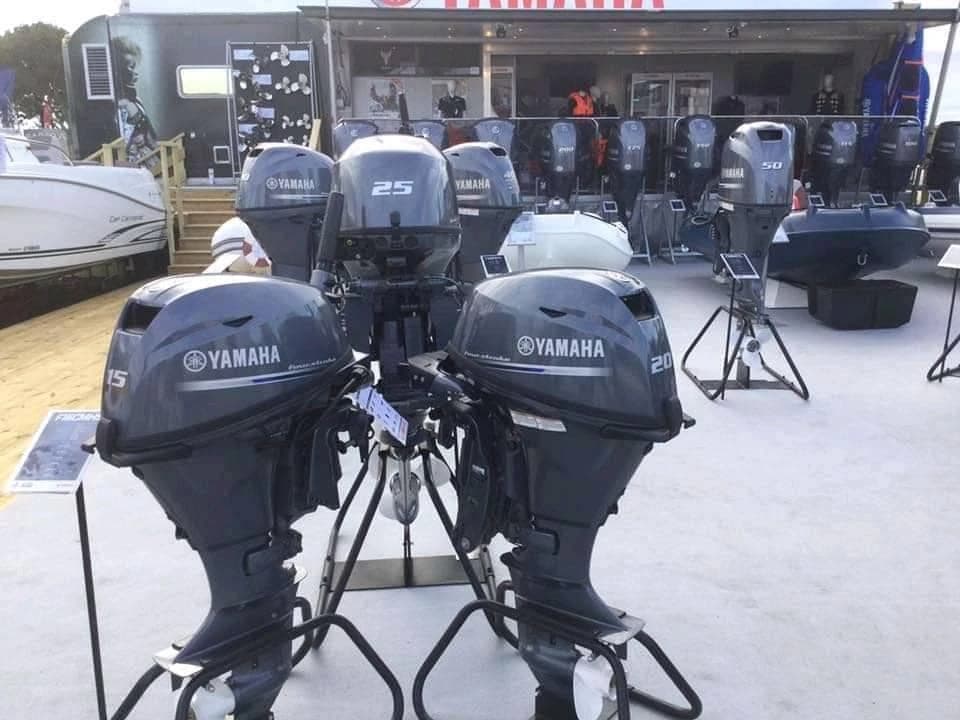 privesny-motorovy-motor-mercury-yamaha-honda-suzuki-mercury