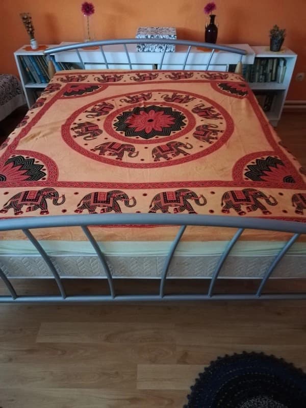 predam-postel-200-x-160-cm-matrac-pamat-pena-100-stav-kovove-cela-moderna