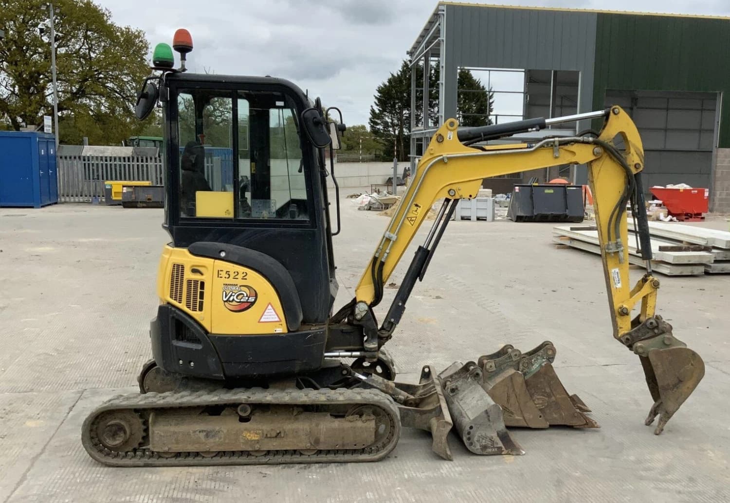 minibagr-yanmar-vio25