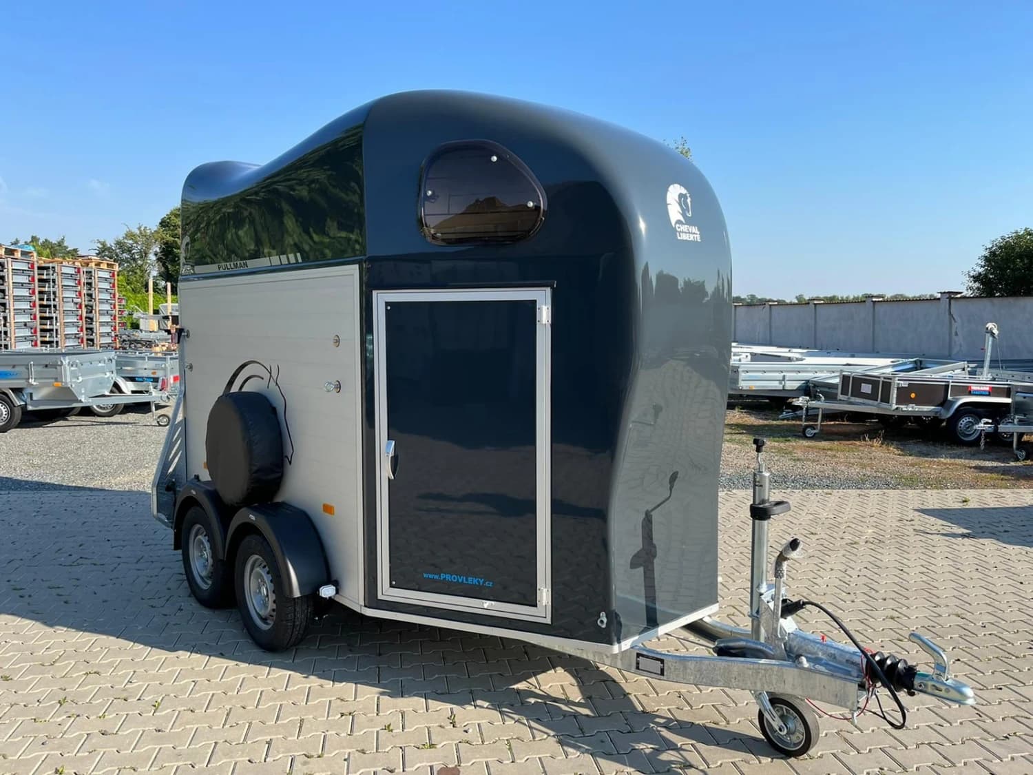 prives-na-kone-cheval-liberte-gold-2t-se-sedlovnou