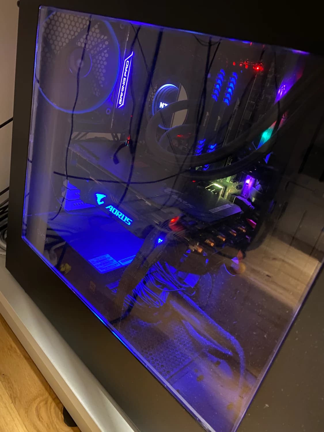 predam-herny-pc-gtx-1080-ti-i7-7700k-144hz-monitor