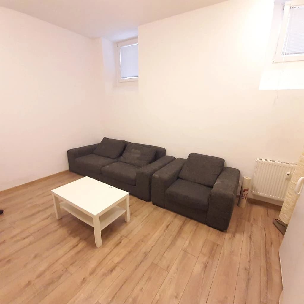 predaj-nebyt-priestoru-42-m2-po-rek-vhodny-aj-na-byvanie-na-jelenej-ul-v-bai