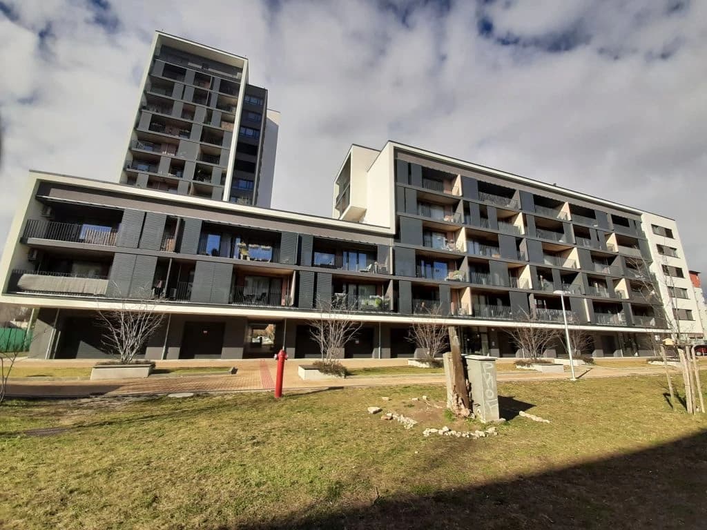 prenajom-2i-zar-bytu-s-mensou-terasou-a-gar-statim-v-novostavbe-na-seberiniho-ul-v-ruzinove