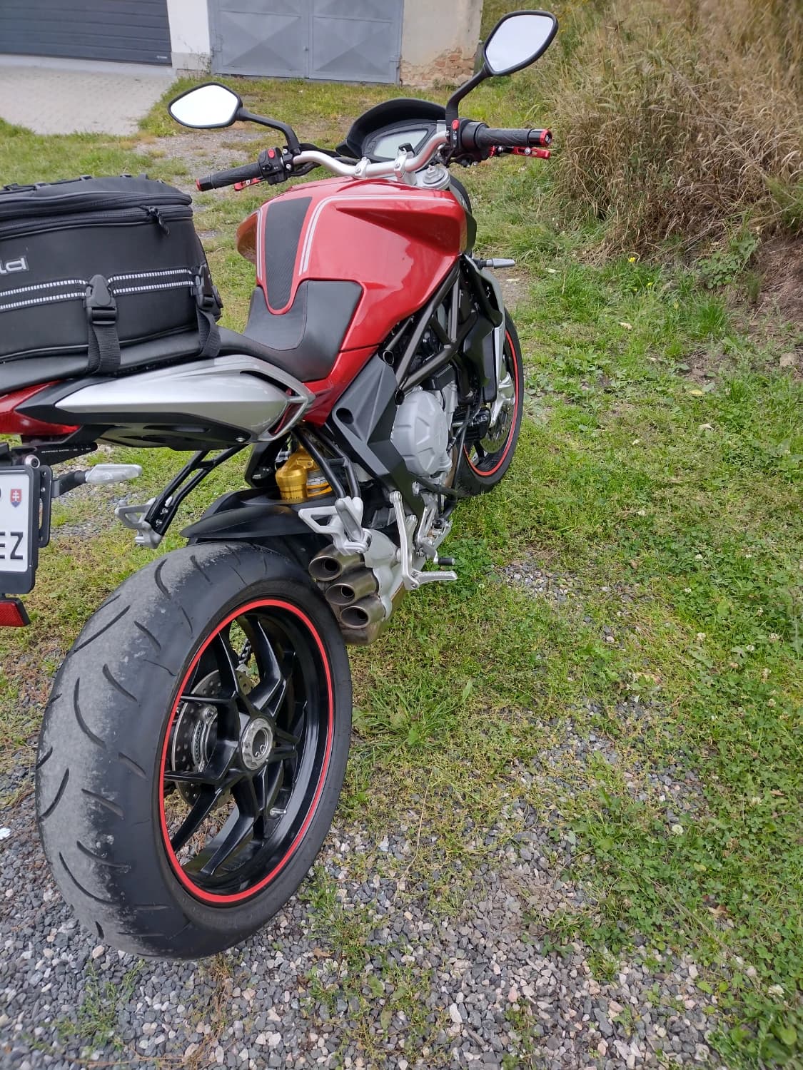 mv-agusta-brutale-800