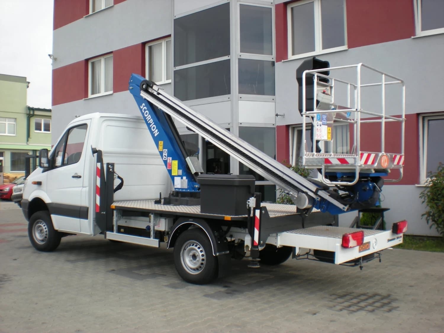 vysokozdvizna-plosina-nitra-okolie-nonstop