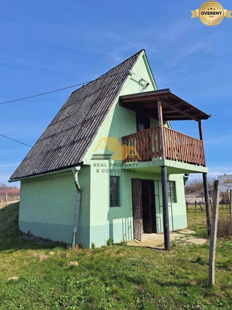 predam-chatu-s-vinicou-v-obci-gbelce