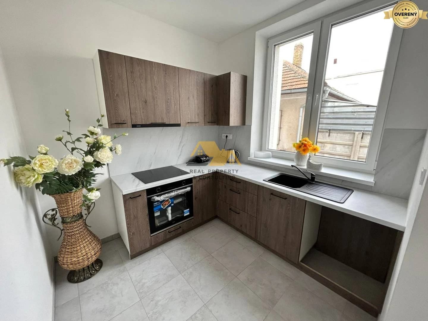 predam-15-izbovy-byt-vo-dvoroch-nad-zitavou