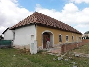 Predám dom prerobený na restauráciu v Hronovciach - 1