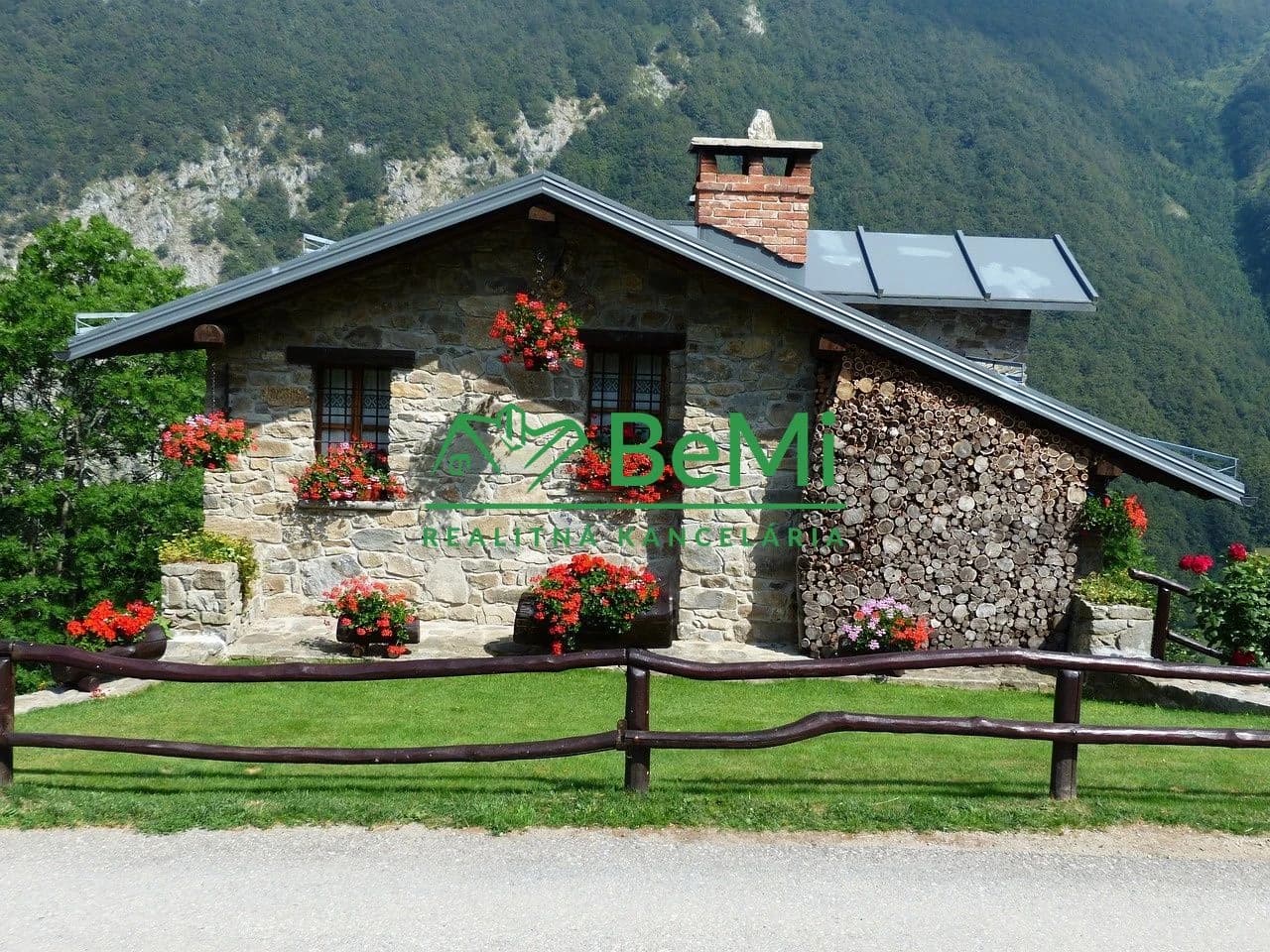 hladame-rodinny-domcek-v-zliline-a-blizkom-okoli-040-mach