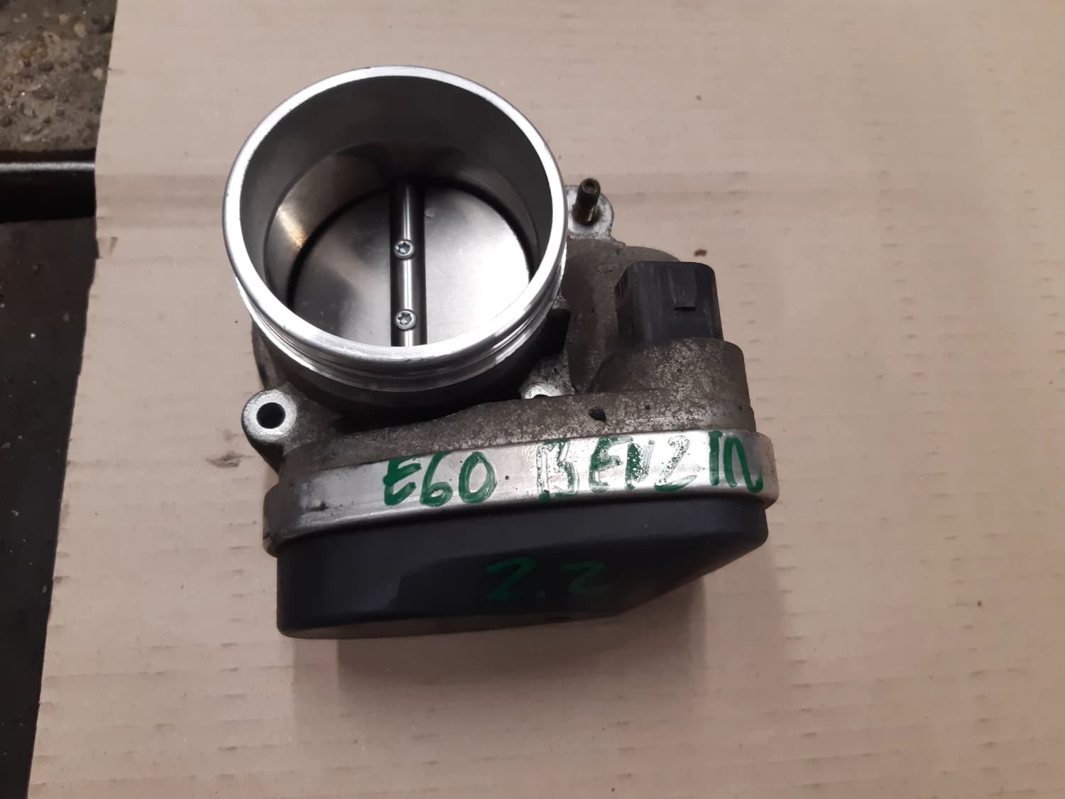 Bmw e60 2.2benzínová škrtiaca klapka 13547502444-05 - 1