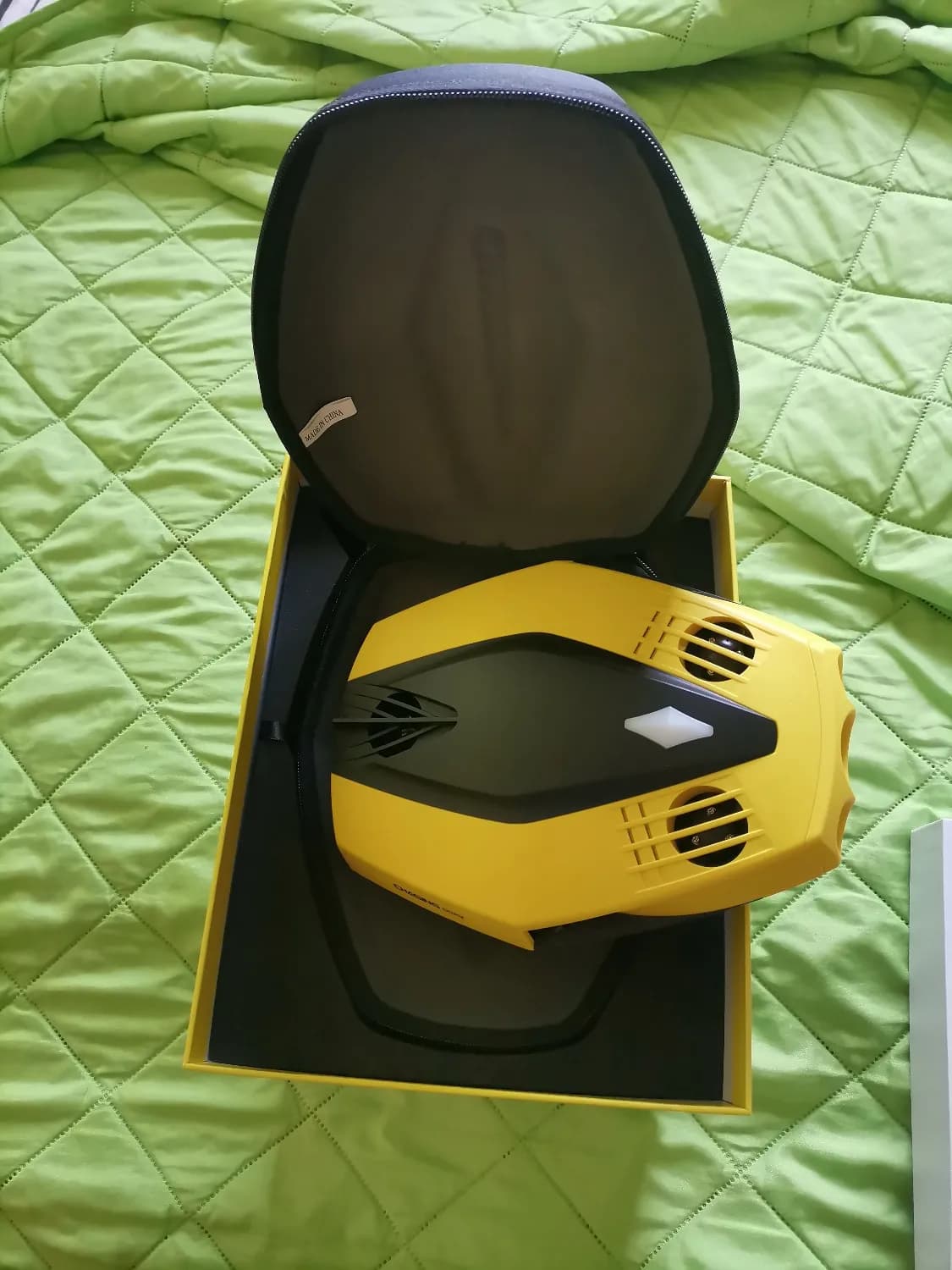 dron-pod-vodu-miniponorka