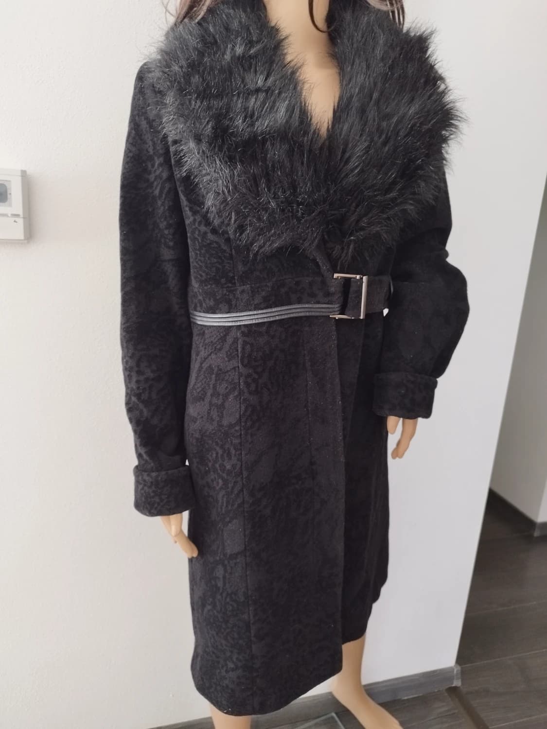 elegantny-flausovy-kabat-m38