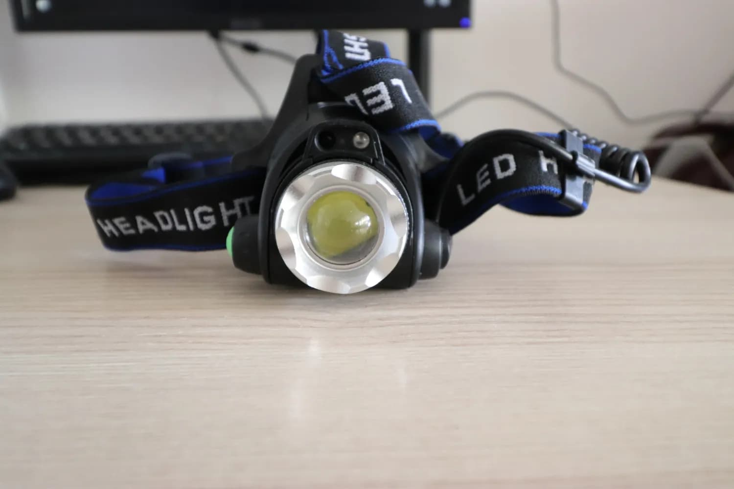 led-svetlo-na-hlavu-sensor-zoom-baterie