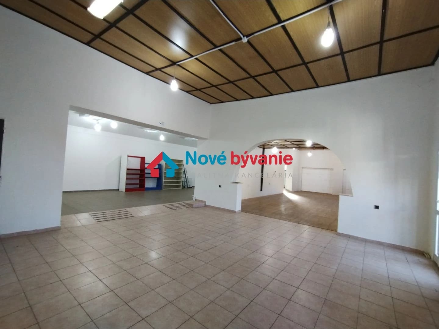 obchodne-priestory-na-prenajom-v-centre-mesta-zeliezovcen096-25-frad