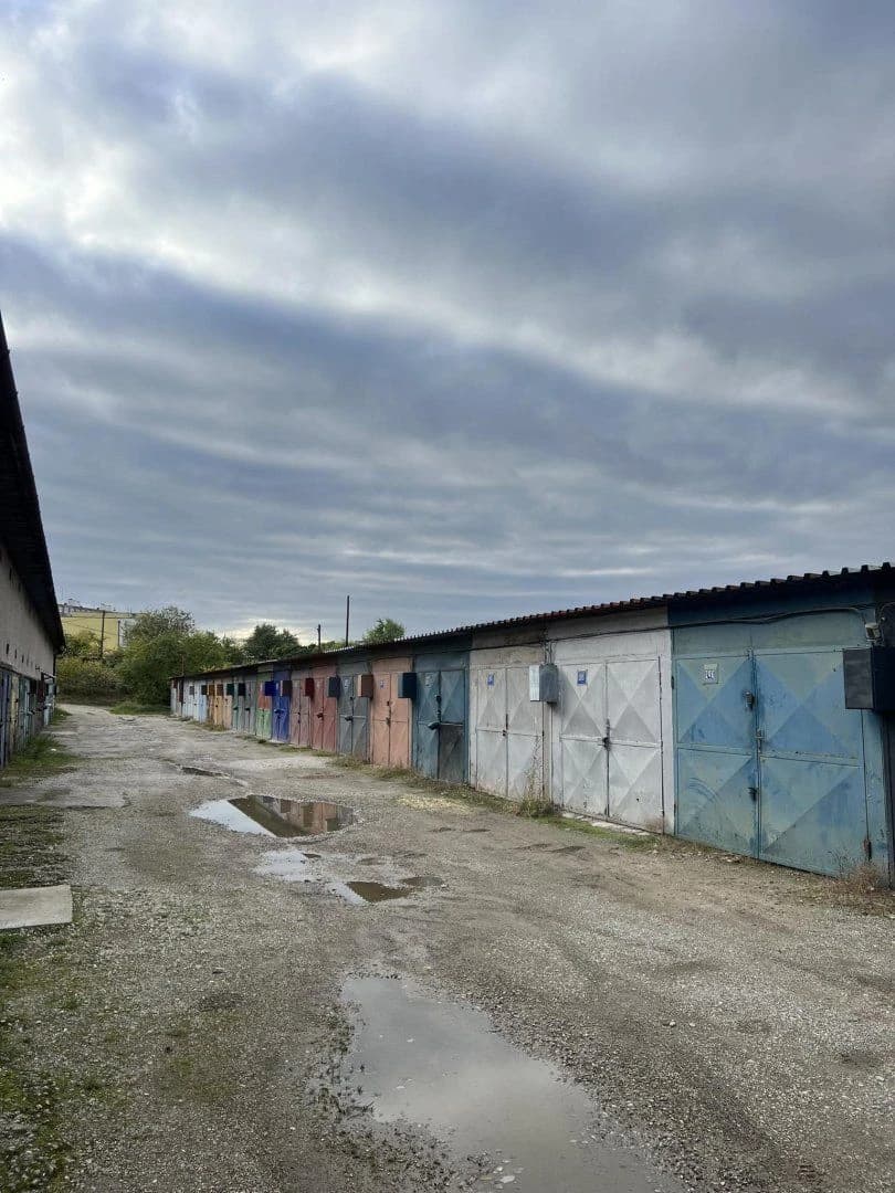 na-predaj-garaz-i-16m2-i-elektrika-i-zelezniky
