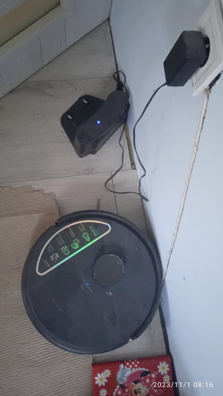 predam-znackovy-roboticky-vysavac-sencor-ako-novy-mopuje-wi-fi
