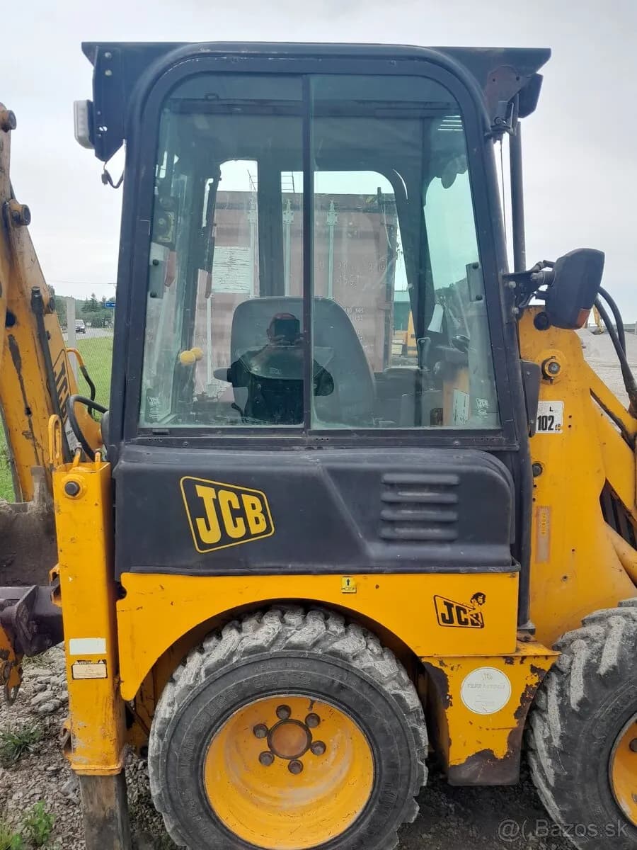 predam-jcb-1cx-v-dobrom-stave-s-novym-motorom-200mh-pri-rychlom-jednani-cena-dohodou