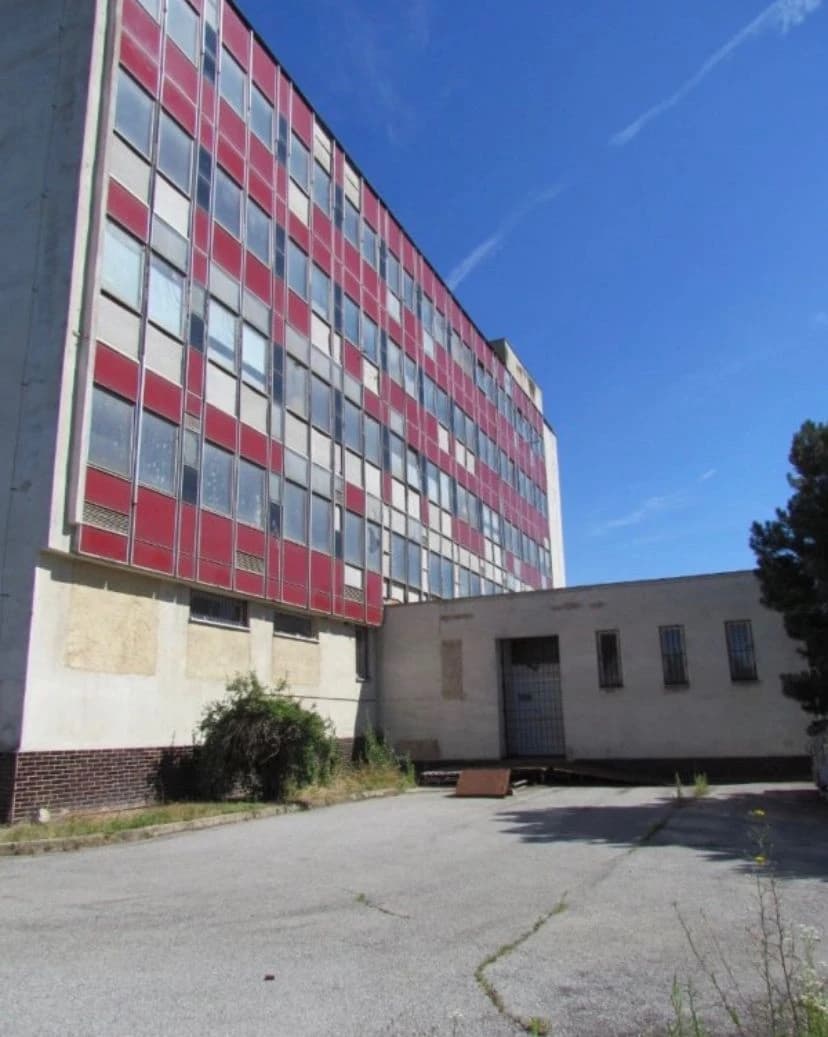 na-predaj-administrativna-budova-s-protiatomovym-krytom-v-kosiciach