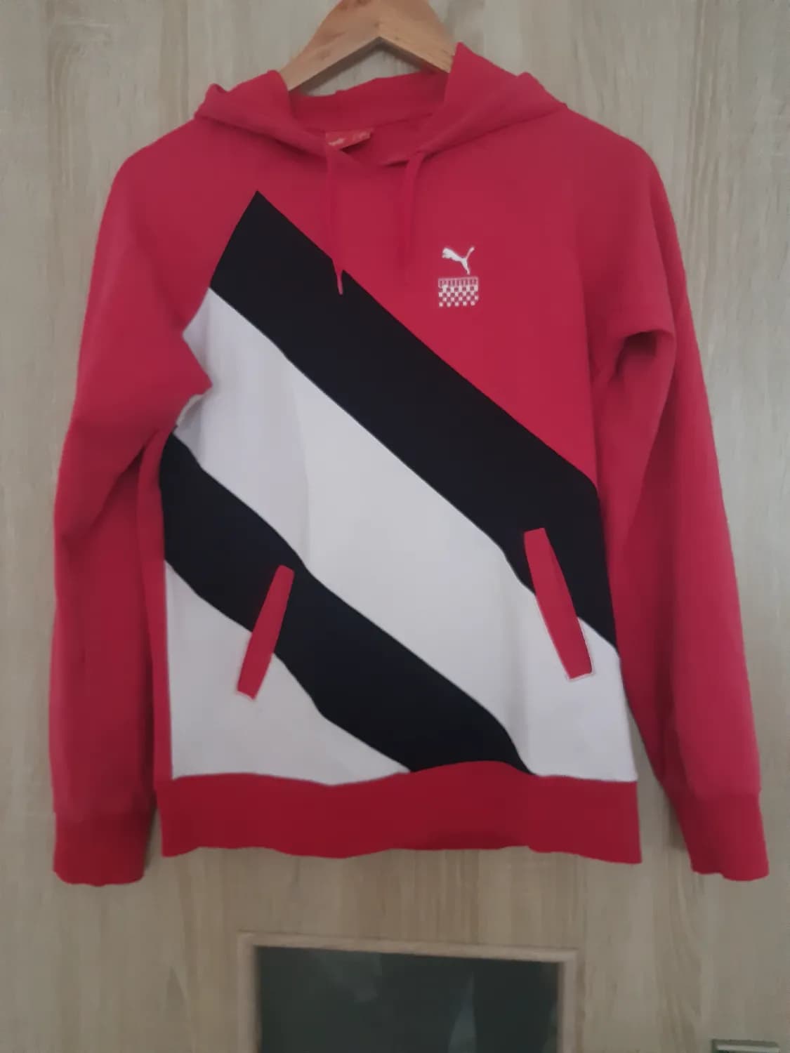 znackova-mikina-puma