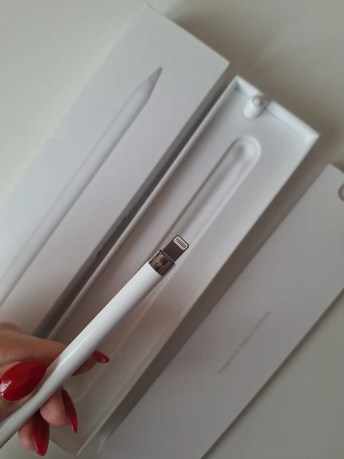 apple-pero-1-generacie