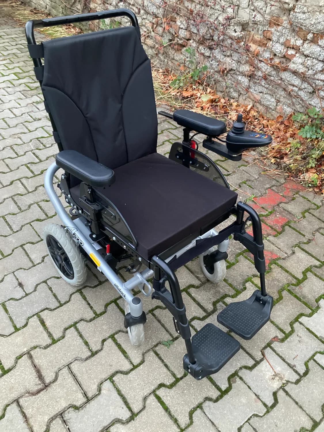 Stabilný elektrický invalidný vozík - 1