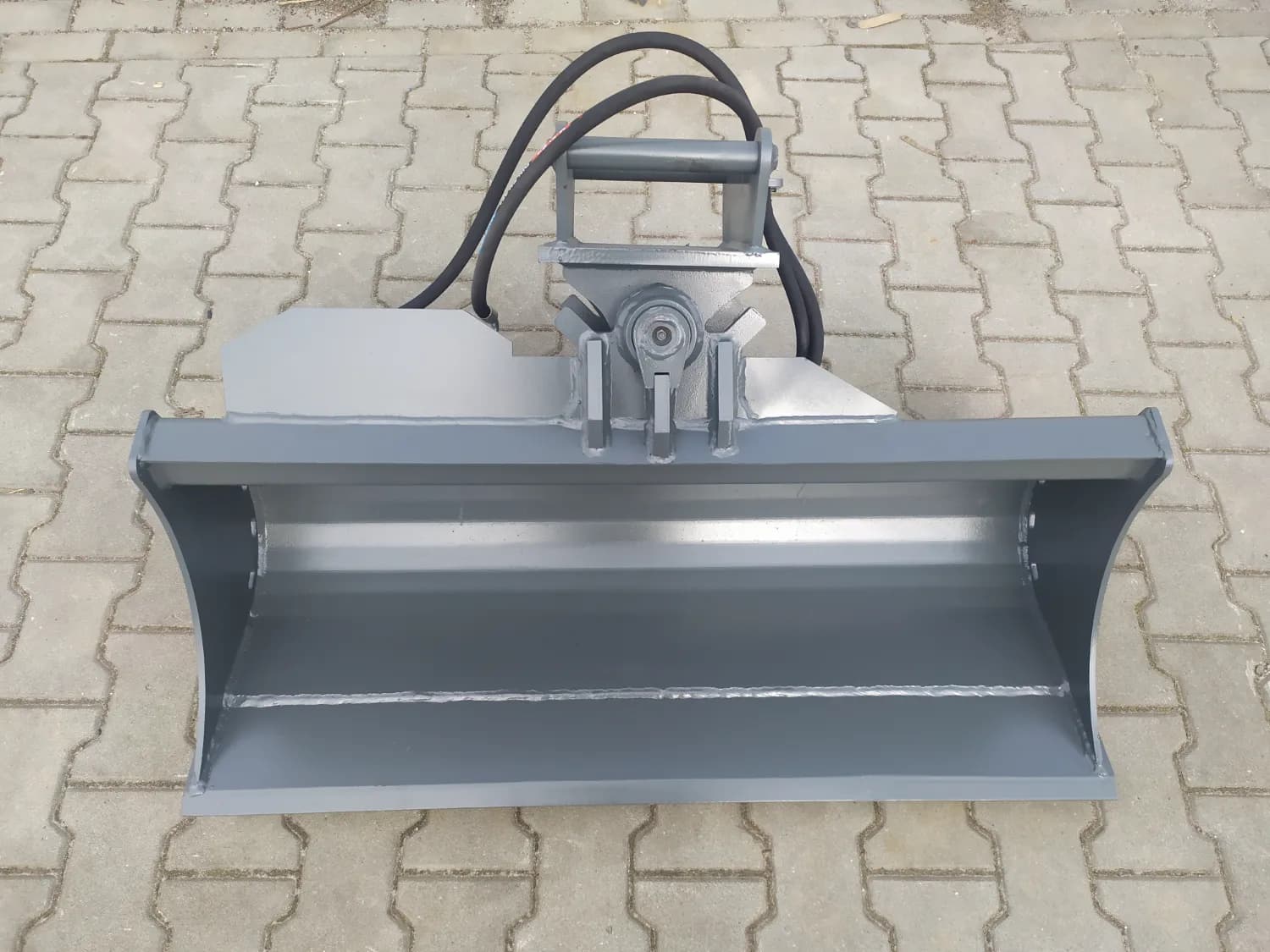 hydraulicka-svahovacia-lopata-pre-minibager