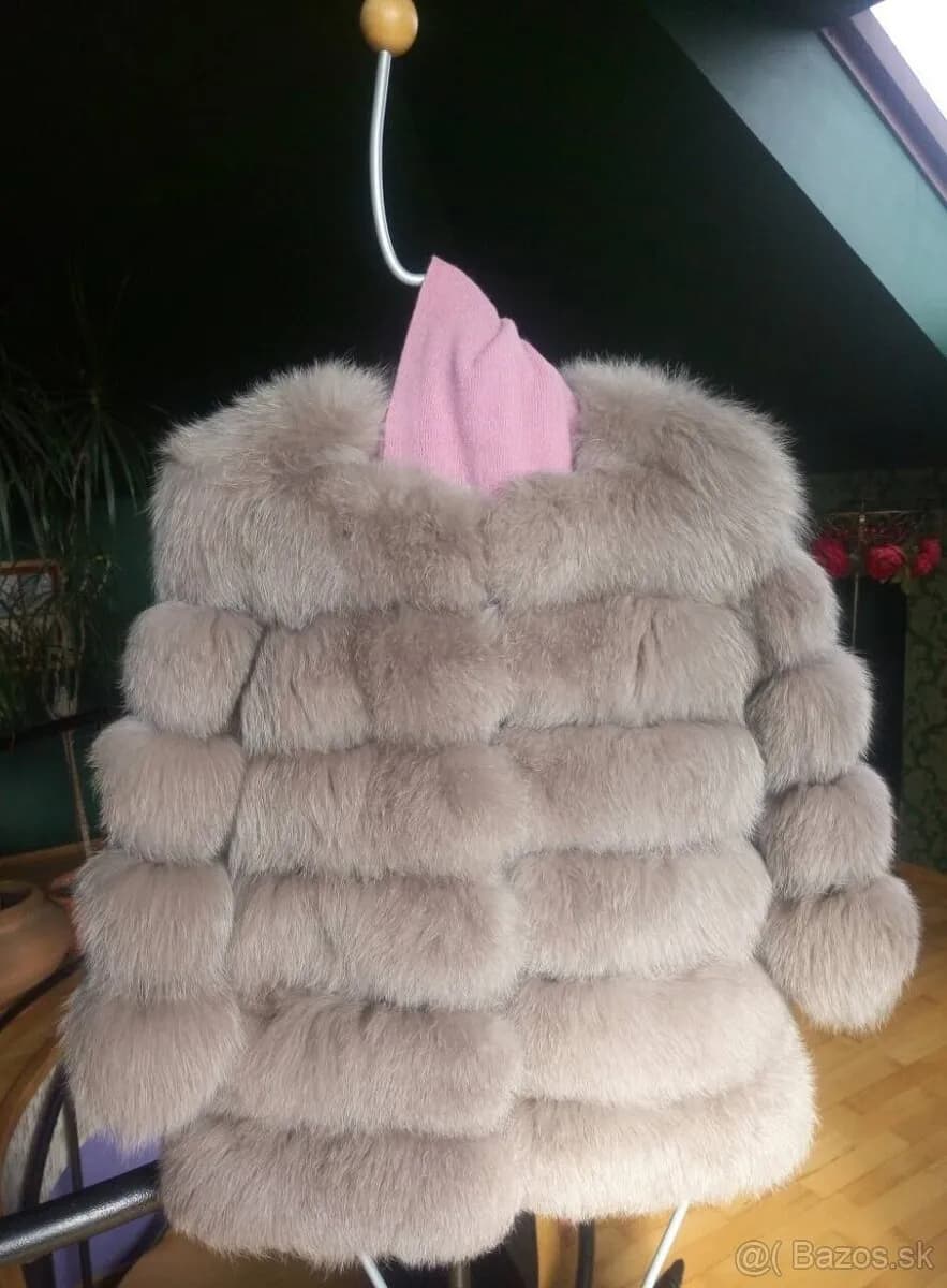 damsky-kozuch-z-kozusiny-polarnej-lisky