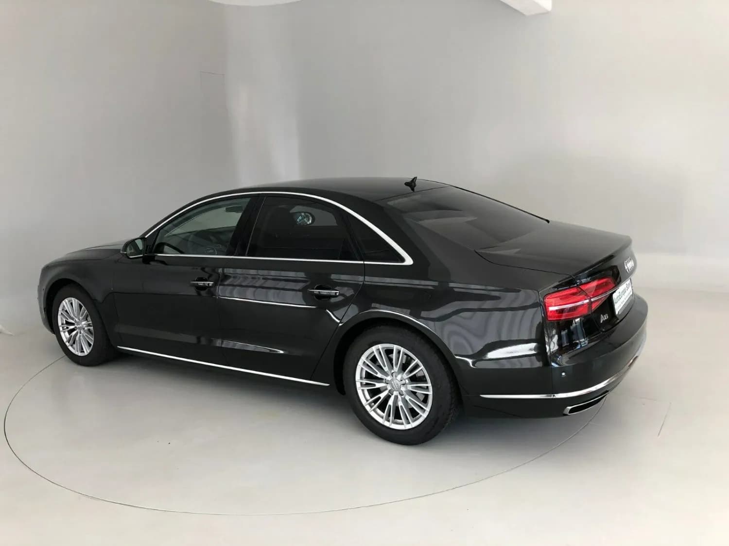 predam-audi-a8