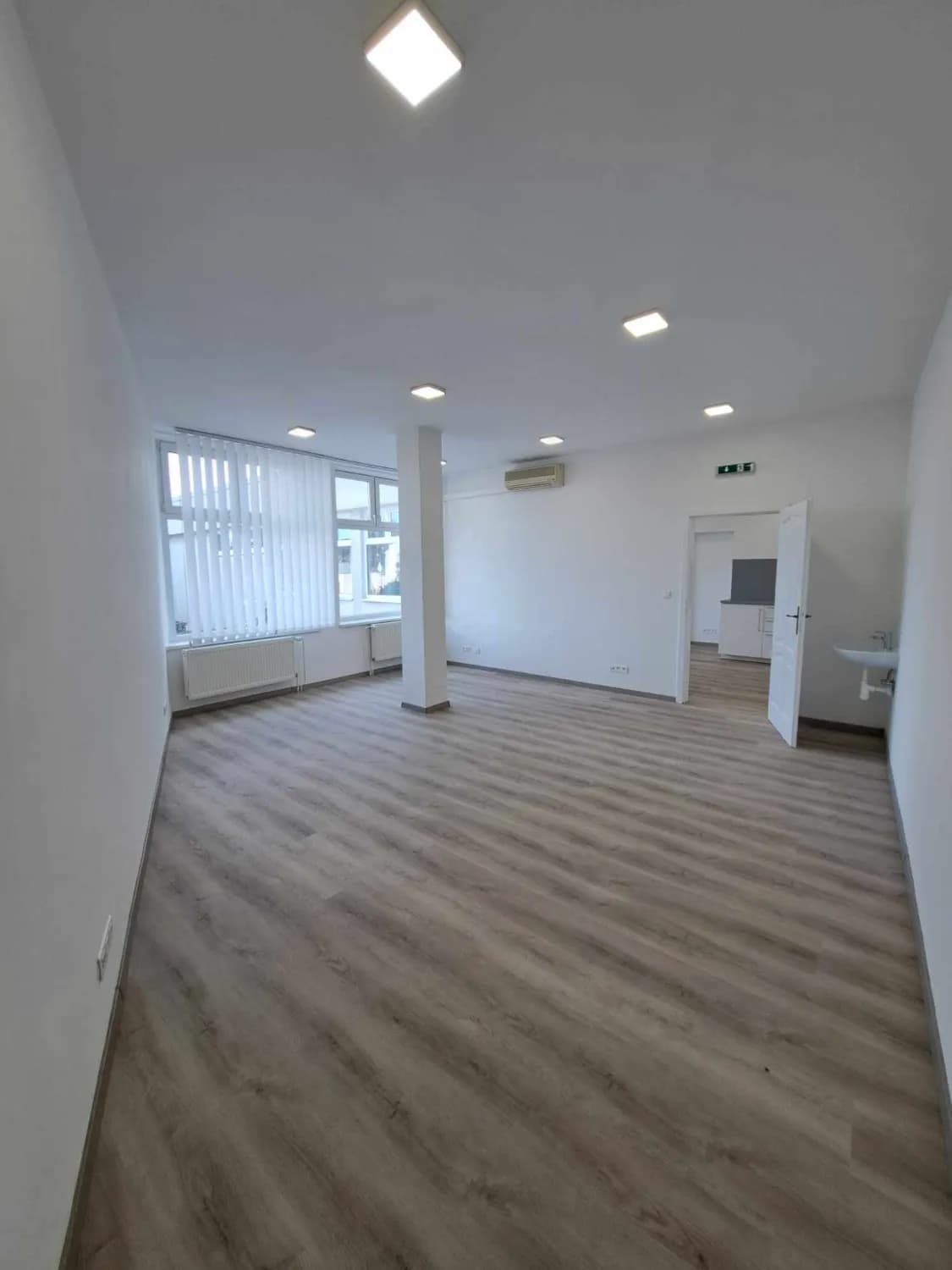 kancelarske-priestory-s-parkovanim