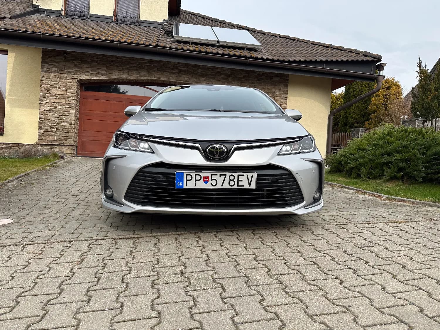 toyota-corolla-sedan-2021-72-000-km-prvy-majitel