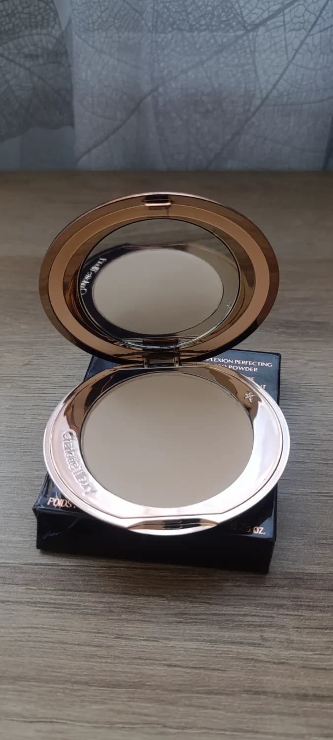 charlotte-tilbury-airbrush-flawless-finish